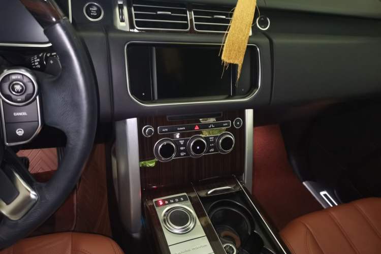 Used Land Rover Range 2014 3.0 SC V6 Vogue SE Long-Wheelbase Edition Audio And AC Panel