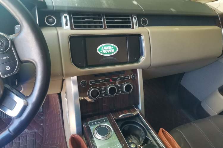 Used Land Rover Range 2014 3.0 TDV6 Vogue Audio And AC Panel