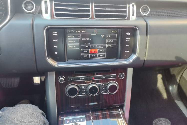 Used Land Rover Range 2014 3.0 SC V6 Vogue Audio And AC Panel