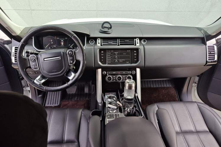 Used Land Rover Range 2014 Revised 3.0 SC V6 Vogue Center Console