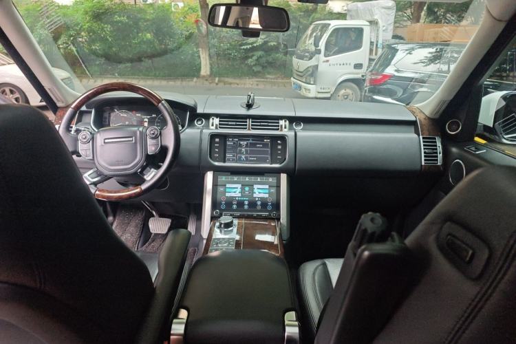 Used Land Rover Range 2014 3.0 SC V6 Vogue SE Center Console