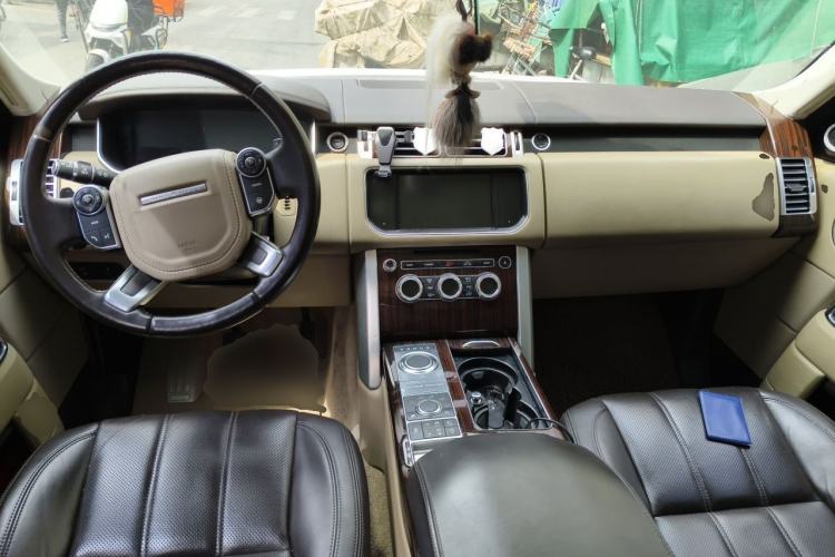 Used Land Rover Range 2014 Revised 3.0 SC V6 Vogue Center Console