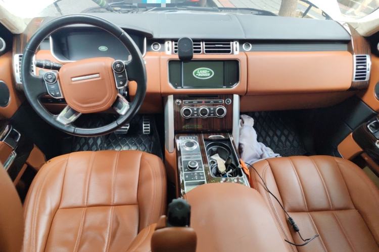 Used Land Rover Range 2014 5.0 SC V8 AB Prestige Extended Version Center Console