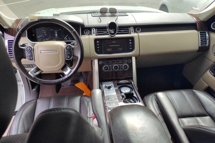 Used Land Rover Range 2014 Revised 3.0 SC V6 Vogue Center Console