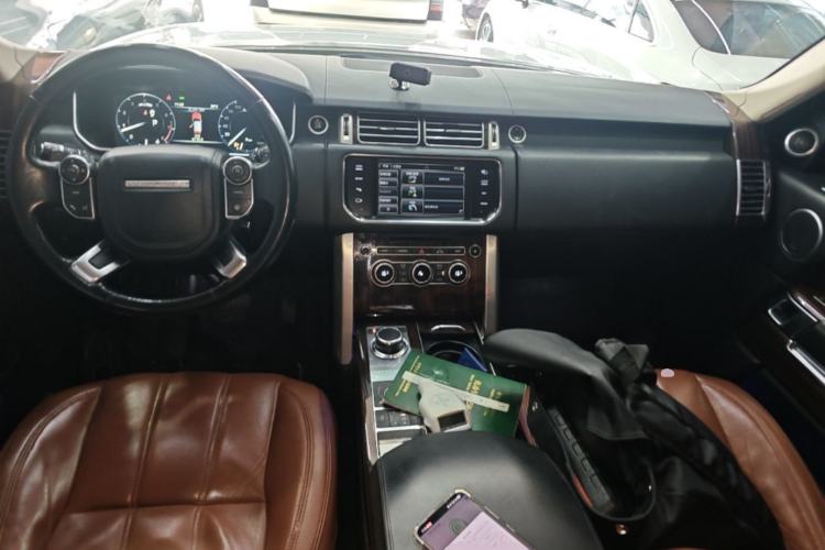 Used Land Rover Range 2014 3.0 SC V6 Vogue SE Long-Wheelbase Edition Center Console