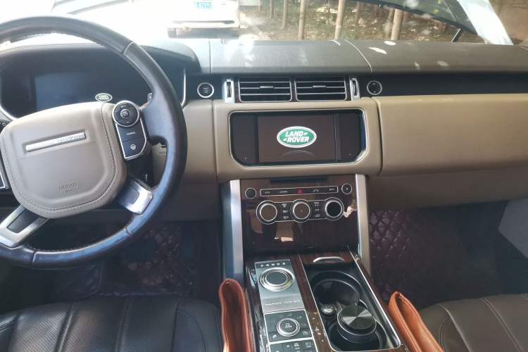 Used Land Rover Range 2014 3.0 TDV6 Vogue Center Console