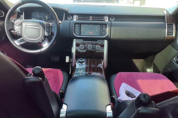 Used Land Rover Range 2014 3.0 SC V6 Vogue Center Console