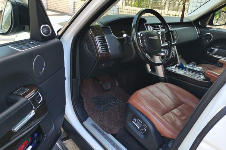 Used Land Rover Range 2014 3.0 SC V6 Vogue SE Long-Wheelbase Edition Driver Seat