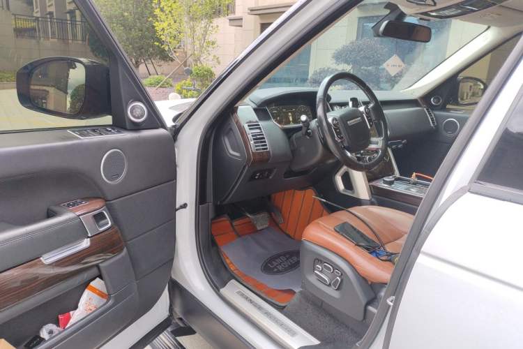 Used Land Rover Range 2014 3.0 SC V6 Vogue SE Long-Wheelbase Edition Driver Seat