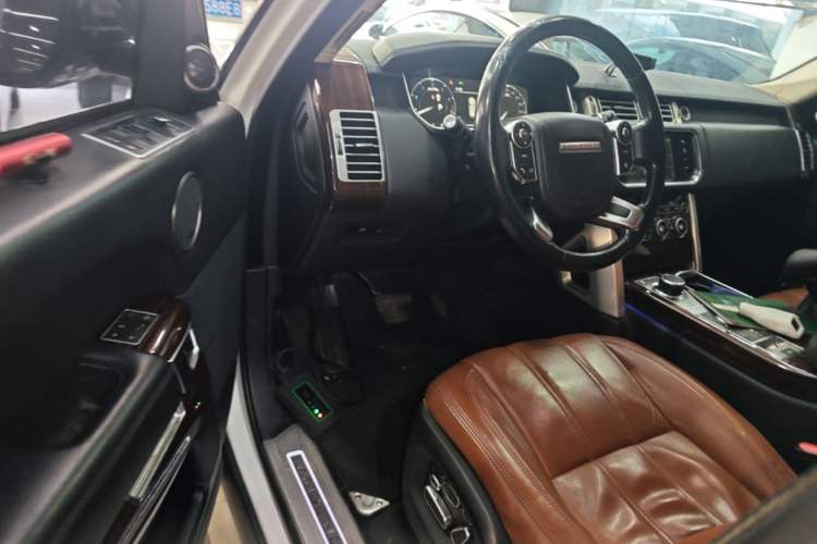 Used Land Rover Range 2014 3.0 SC V6 Vogue SE Long-Wheelbase Edition Driver Seat