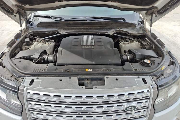 Used Land Rover Range 2014 Revised 3.0 SC V6 Vogue Engine Bay
