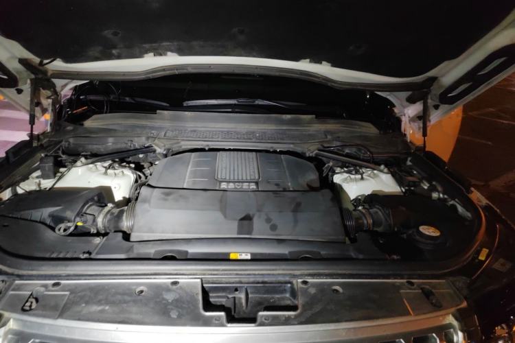 Used Land Rover Range 2014 Revised 3.0 SC V6 Vogue Engine Bay