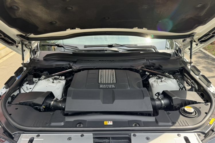 Used Land Rover Range 2014 3.0 SC V6 Vogue Engine Bay