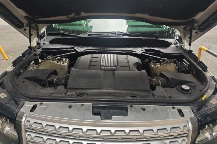 Used Land Rover Range 2014 3.0 SC V6 Vogue SE Engine Bay