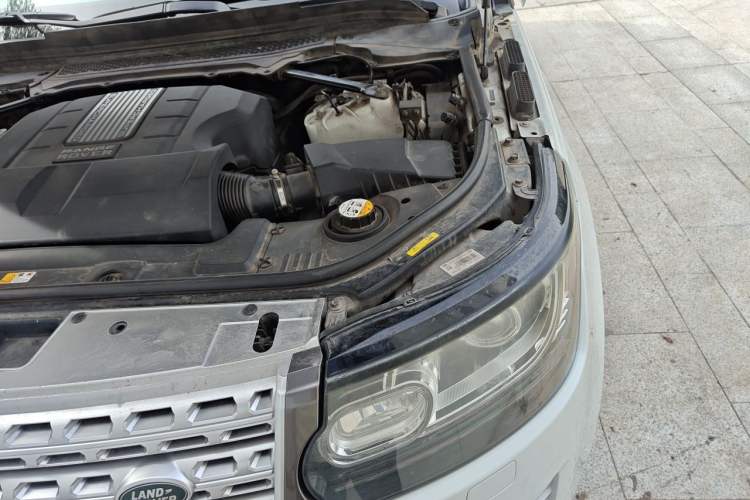 Used Land Rover Range 2014 Revised 3.0 SC V6 Vogue Engine Bay Left