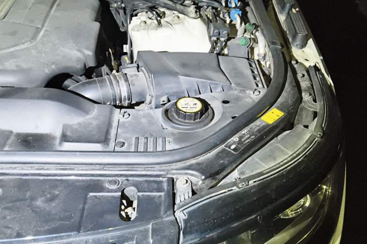 Used Land Rover Range  Engine Bay Left