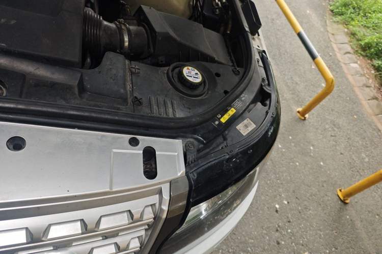 Used Land Rover Range 2014 3.0 SC V6 Vogue SE Engine Bay Left