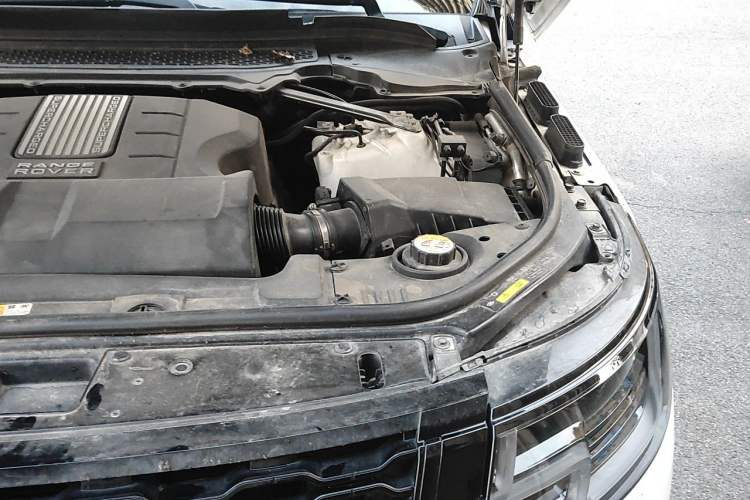 Used Land Rover Range 2014 3.0 SC V6 Vogue SE Long-Wheelbase Edition Engine Bay Left