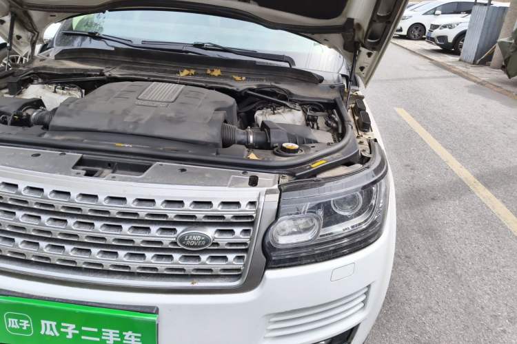 Used Land Rover Range 2014 Revised 3.0 SC V6 Vogue Engine Bay Left
