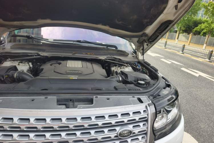 Used Land Rover Range  Engine Bay Left