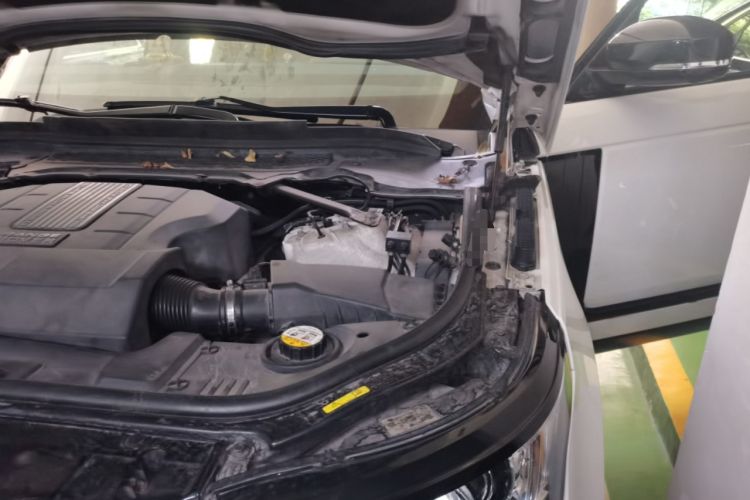 Used Land Rover Range 2014 3.0 SC V6 Vogue SE Long-Wheelbase Edition Engine Bay Left