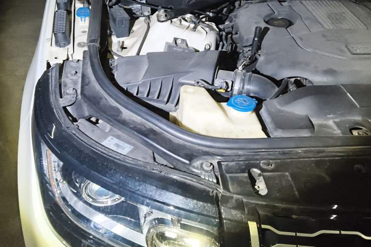 Used Land Rover Range  Engine Bay Right