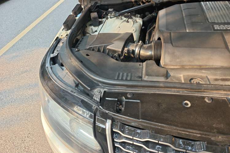 Used Land Rover Range 2014 3.0 SC V6 Vogue SE Long-Wheelbase Edition Engine Bay Right