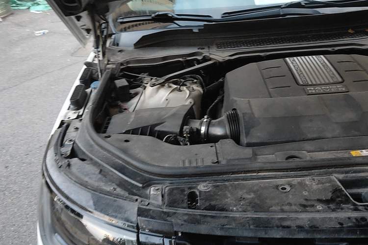 Used Land Rover Range 2014 3.0 SC V6 Vogue SE Long-Wheelbase Edition Engine Bay Right