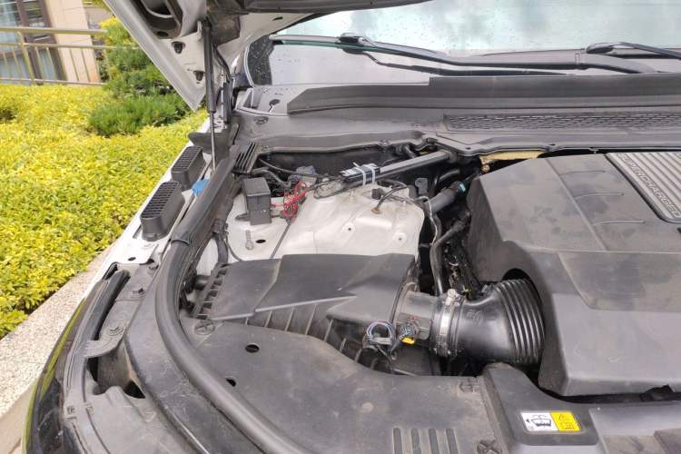 Used Land Rover Range 2014 3.0 SC V6 Vogue SE Long-Wheelbase Edition Engine Bay Right