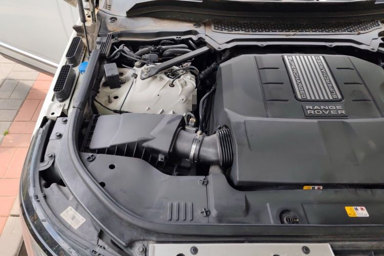 Used Land Rover Range 2014 5.0 SC V8 AB Prestige Extended Version Engine Bay Right