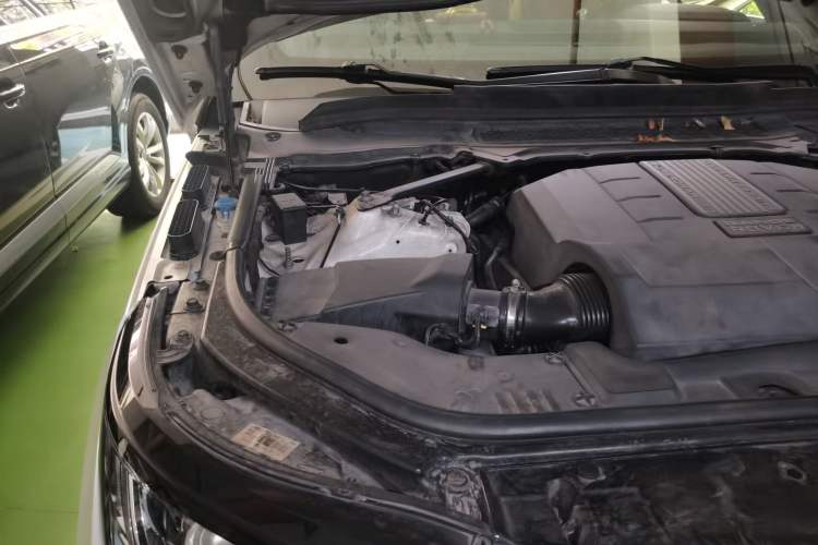 Used Land Rover Range 2014 3.0 SC V6 Vogue SE Long-Wheelbase Edition Engine Bay Right