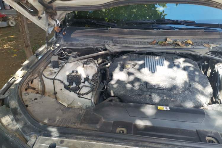 Used Land Rover Range 2014 3.0 TDV6 Vogue Engine Bay Right