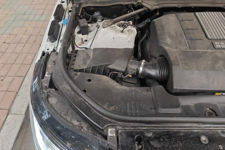 Used Land Rover Range 2014 3.0 SC V6 Vogue Engine Bay Right