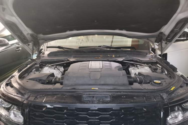 Used Land Rover Range 2014 3.0 SC V6 Vogue SE Long-Wheelbase Edition Engine Bay