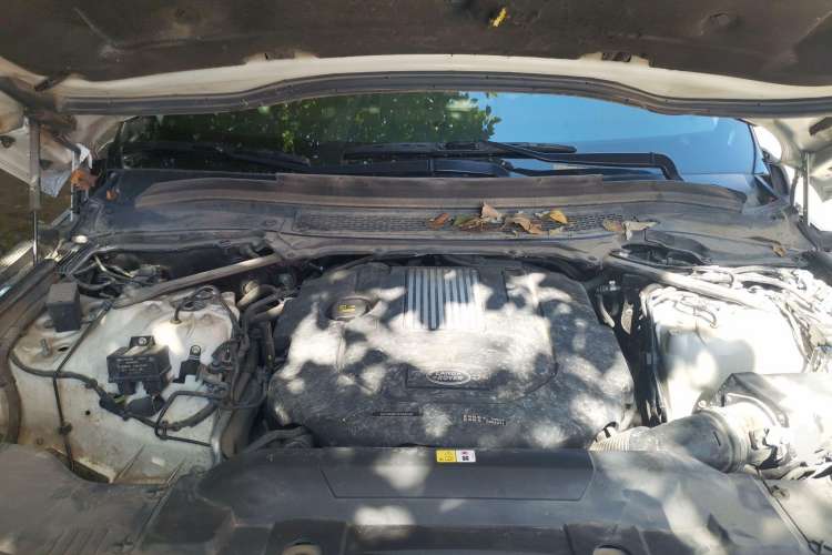 Used Land Rover Range 2014 3.0 TDV6 Vogue Engine Bay