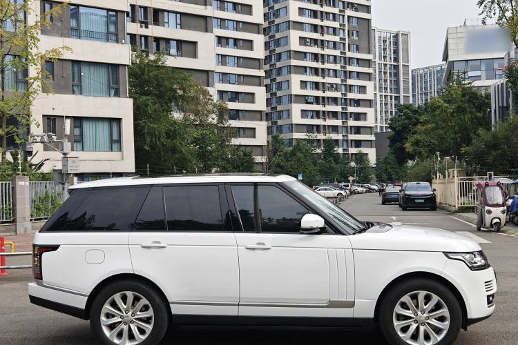 Used Land Rover Range 2014 Revised 3.0 SC V6 Vogue Exterior 4