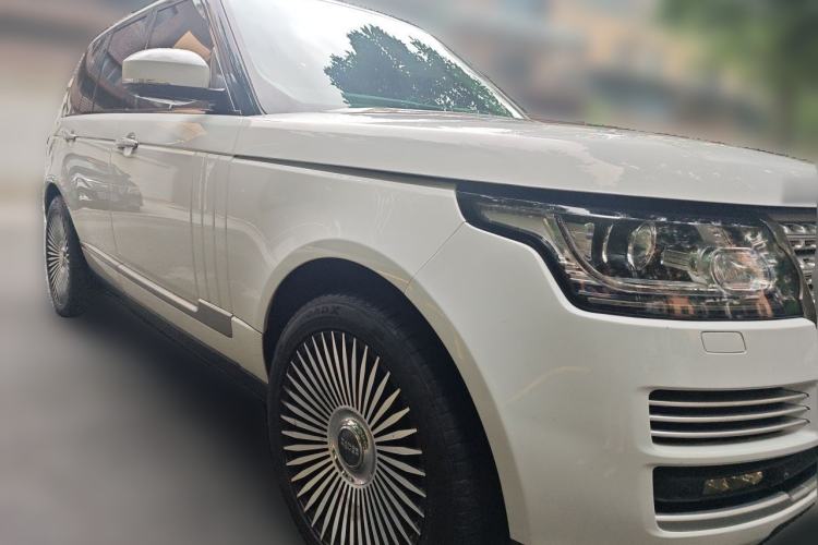 Used Land Rover Range 2014 3.0 SC V6 Vogue SE Front Right 45 Deg