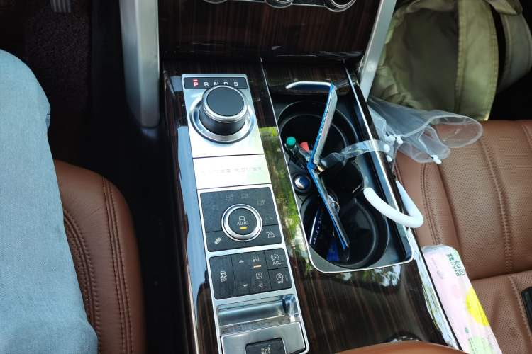 Used Land Rover Range 2014 3.0 SC V6 Vogue SE Long-Wheelbase Edition Gear Lever