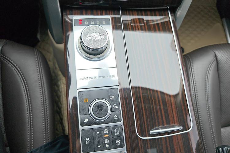 Used Land Rover Range 2014 Revised 3.0 SC V6 Vogue Gear Lever