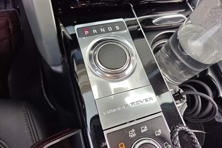 Used Land Rover Range 2014 Revised 3.0 SC V6 Vogue Gear Lever