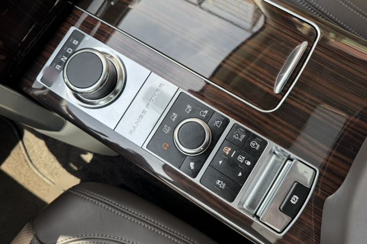 Used Land Rover Range 2014 3.0 SC V6 Vogue Gear Lever