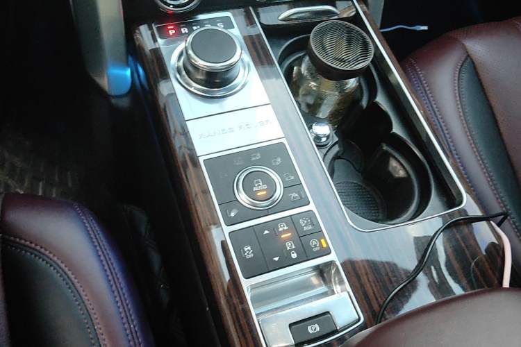 Used Land Rover Range 2014 3.0 SC V6 Vogue SE Long-Wheelbase Edition Gear Lever