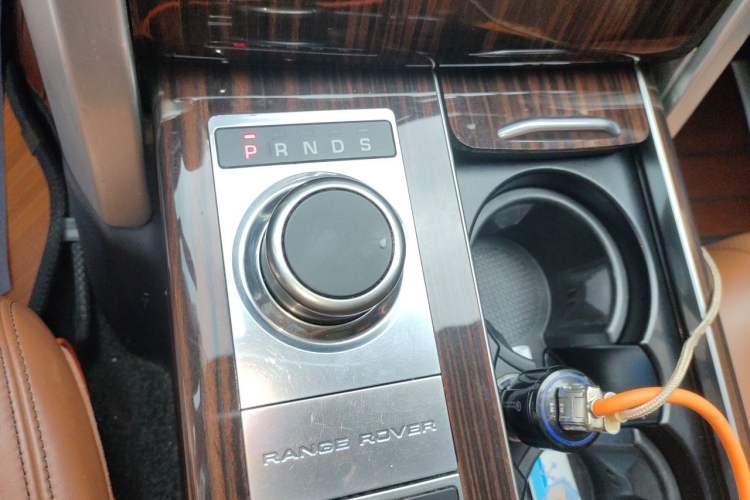 Used Land Rover Range 2014 3.0 SC V6 Vogue SE Long-Wheelbase Edition Gear Lever