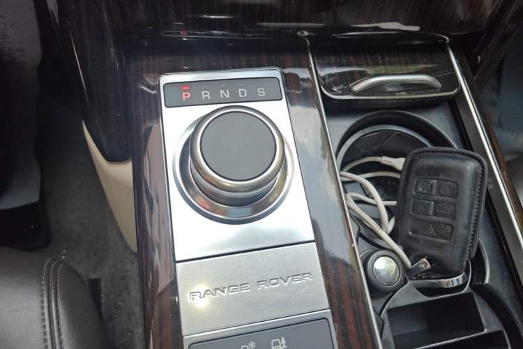 Used Land Rover Range 2014 Revised 3.0 SC V6 Vogue Gear Lever