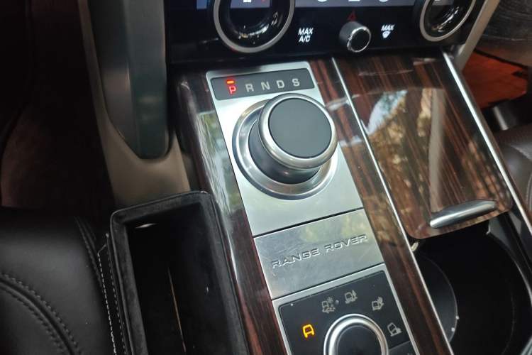Used Land Rover Range 2014 3.0 SC V6 Vogue Gear Lever