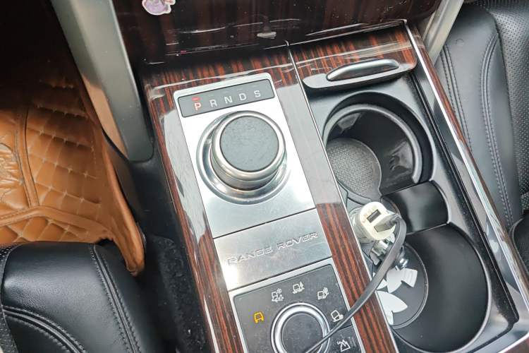 Used Land Rover Range 2014 Revised 3.0 SC V6 Vogue Gear Lever