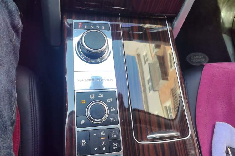 Used Land Rover Range 2014 3.0 SC V6 Vogue Gear Lever