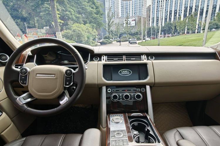 Used Land Rover Range 2014 Revised 3.0 SC V6 Vogue Interior 1