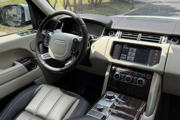 Used Land Rover Range 2014 3.0 SC V6 Vogue Interior 1