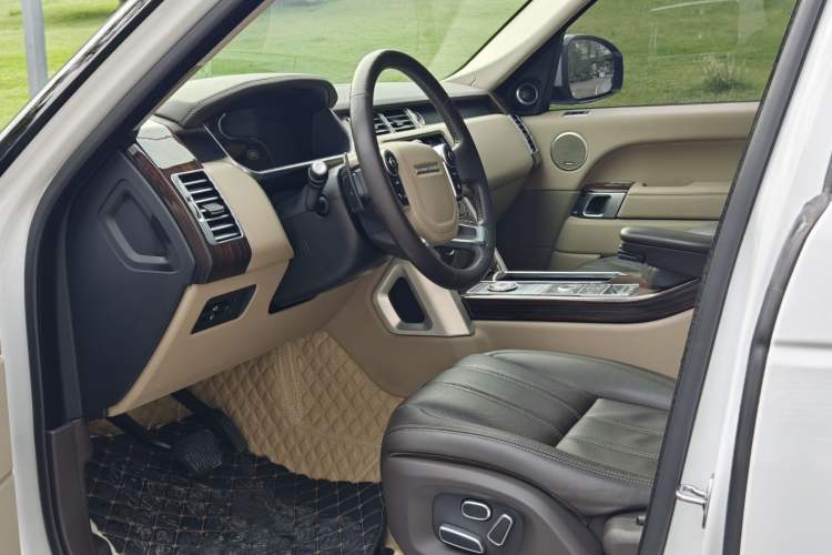 Used Land Rover Range 2014 Revised 3.0 SC V6 Vogue Interior 2